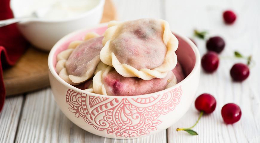 Вареники с творогом и вишней