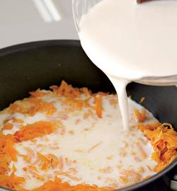 Тыквенные мини-пудинги с курицей и перцем. Шаг 2