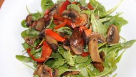 Теплый салат с шампиньонами. Шаг 3