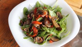 Теплый салат с шампиньонами. Шаг 4