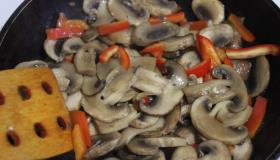 Теплый салат с шампиньонами. Шаг 2