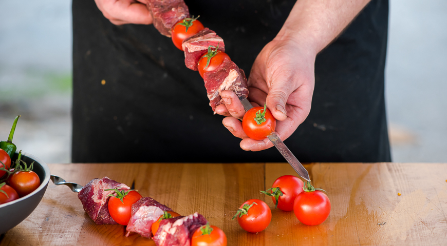 Шашлыки из говядины с помидорами черри . Шаг 4 Шашлыки из говядины с помидорами черри . Шаг 4