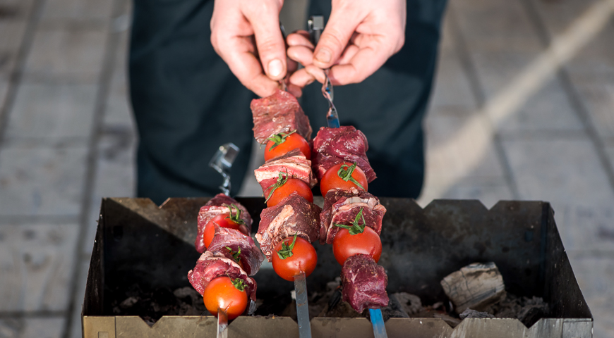 Шашлыки из говядины с помидорами черри . Шаг 5 Шашлыки из говядины с помидорами черри . Шаг 5