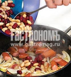 Сосиски с фасолью на тортилье. Шаг 2