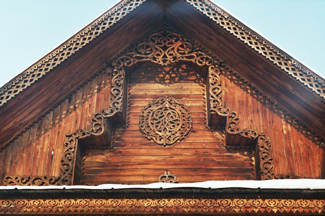 оформление фронтона деревянного дома фото