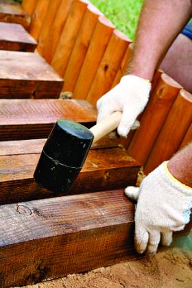 Садовая дорожка из дерева и гравия. Шаг 9