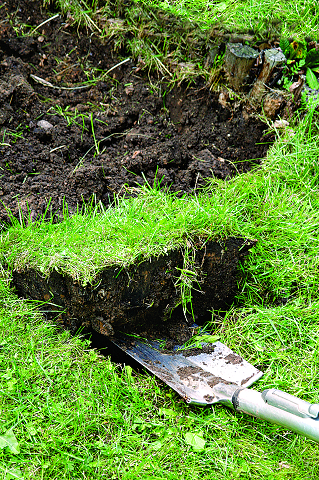 Садовая дорожка из дерева и гравия. Шаг 2