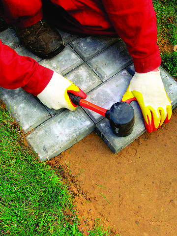 Как сделать дорожку из плитки своими руками