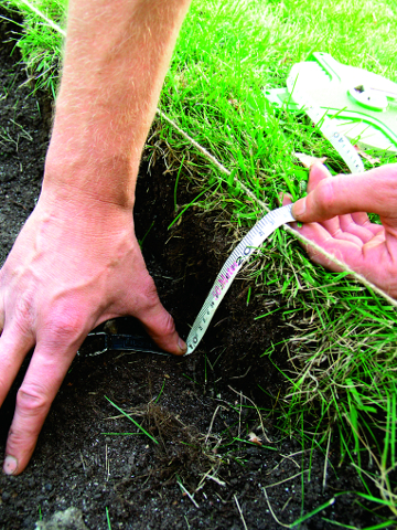 Глубина 18-20см для укладки дорожки из плитки