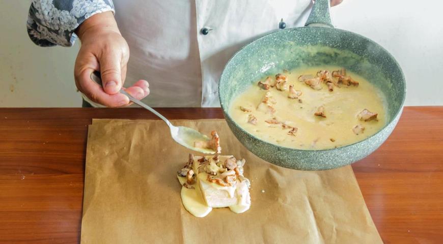 Треска с лисичками в сливочном соусе. Шаг 5