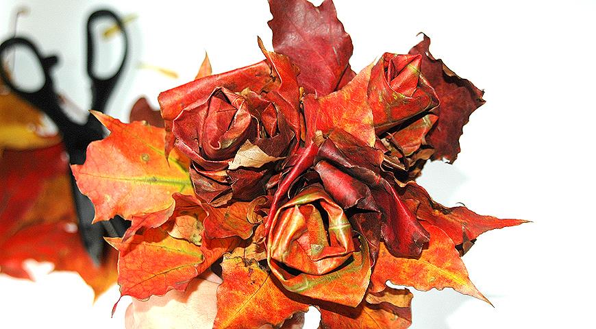 Букет на 1 сентября своими руками, роза из листьекв клена