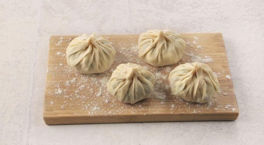 Грузинские хинкали с сыром и зеленью. Шаг 5