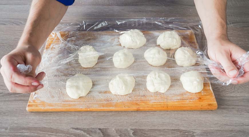 Булочки из дрожжевого теста в духовке. Шаг 5 Булочки из дрожжевого теста в духовке. Шаг 5