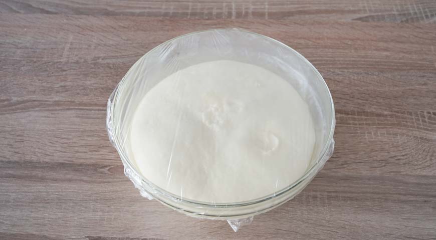 Булочки из дрожжевого теста в духовке. Шаг 1 Булочки из дрожжевого теста в духовке. Шаг 1