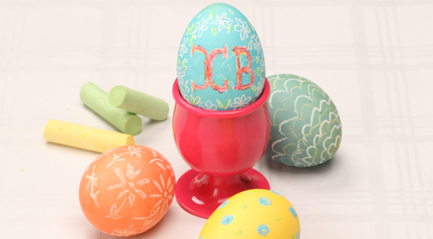 Красим яйца с детьми. Шаг 1