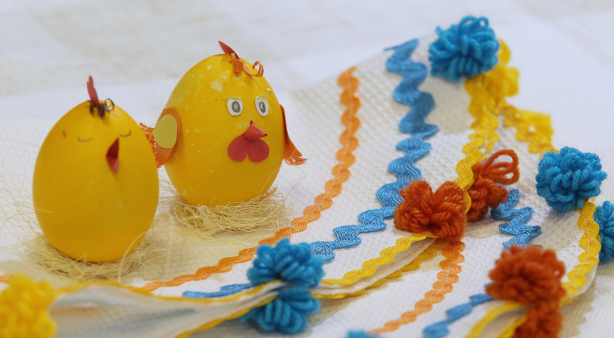 Красим яйца с детьми. Шаг 3