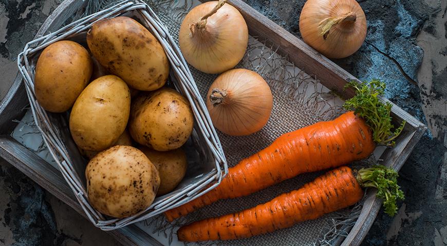 Дачники, сажайте картошку с моркошкой: за год цены на них взлетели на треть