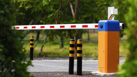 Законно ли теперь ставить шлагбаум на территории СНТ