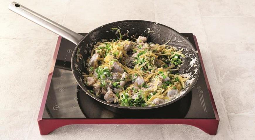 Пирожки с курицей и сыром из готового теста. Шаг 3