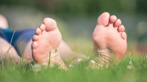 Как летом избежать отеков ног при работе в саду, советы эксперта