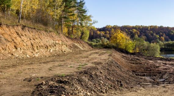 Как укрепить травяной покров на откосах и склонах: эффективные методы от эксперта