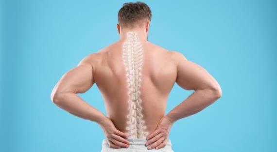 Может ли вода помочь при болях в спине, мнение эксперта