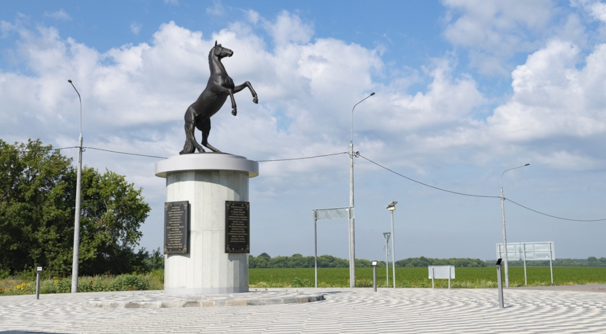 Памятник Орловскому рысаку Барсу I, Воронежская область